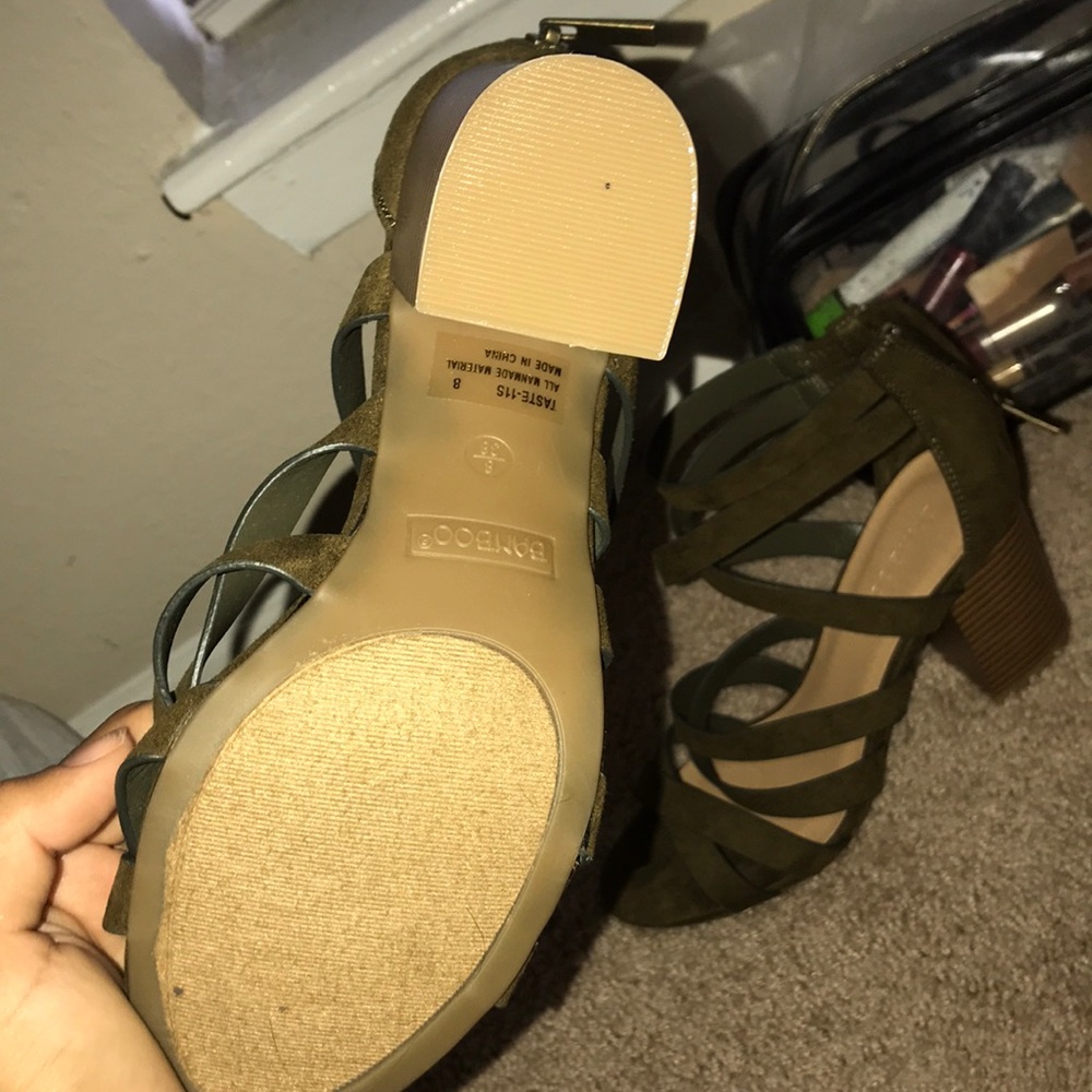 Heels - Picture 2 of 3